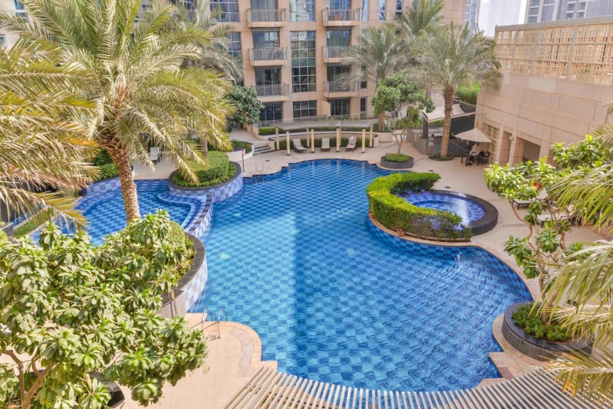 Apartment Eden's Homes & - Standpoint Residences *