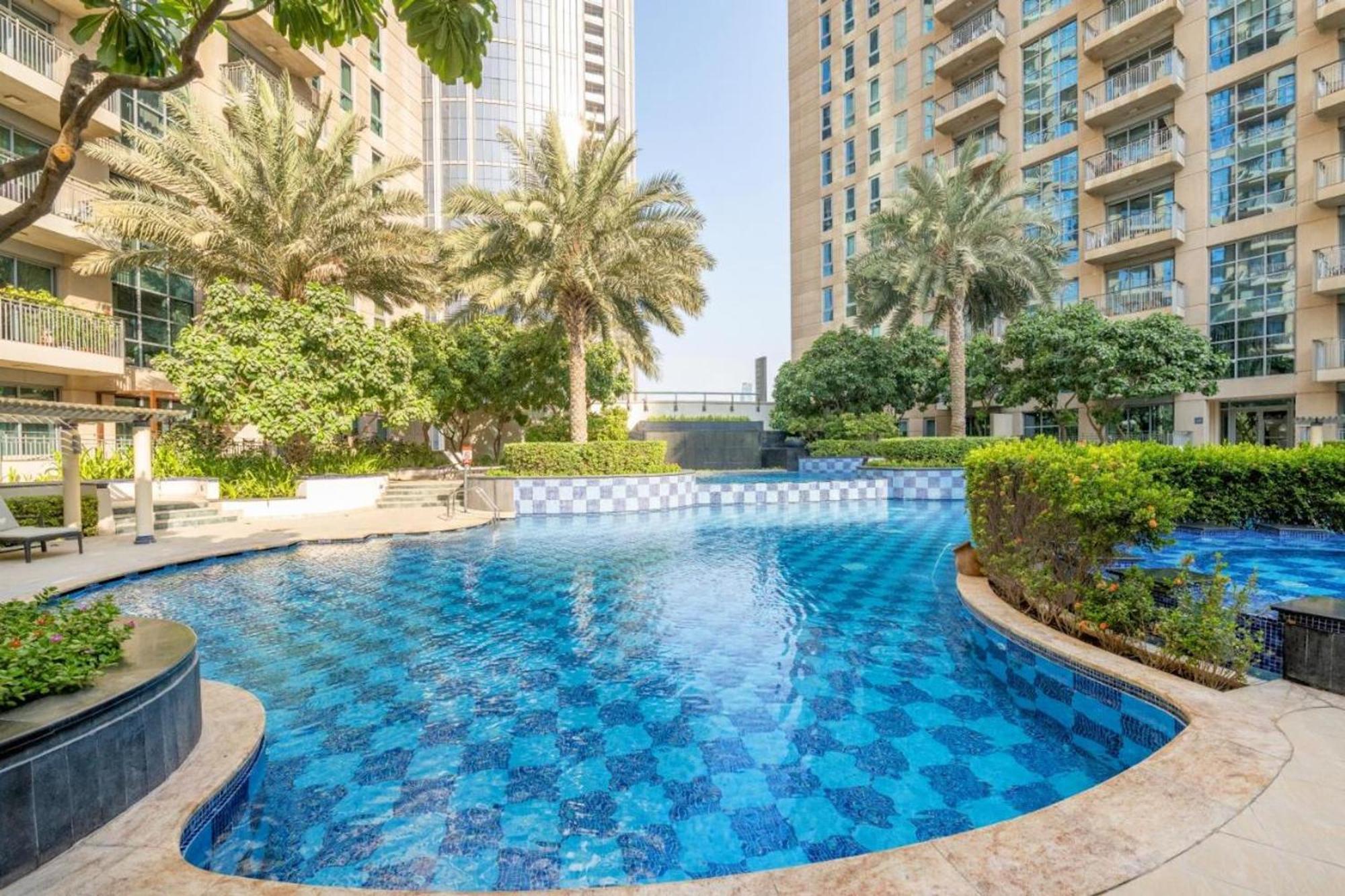 Apartment Eden's Homes & - Standpoint Residences *