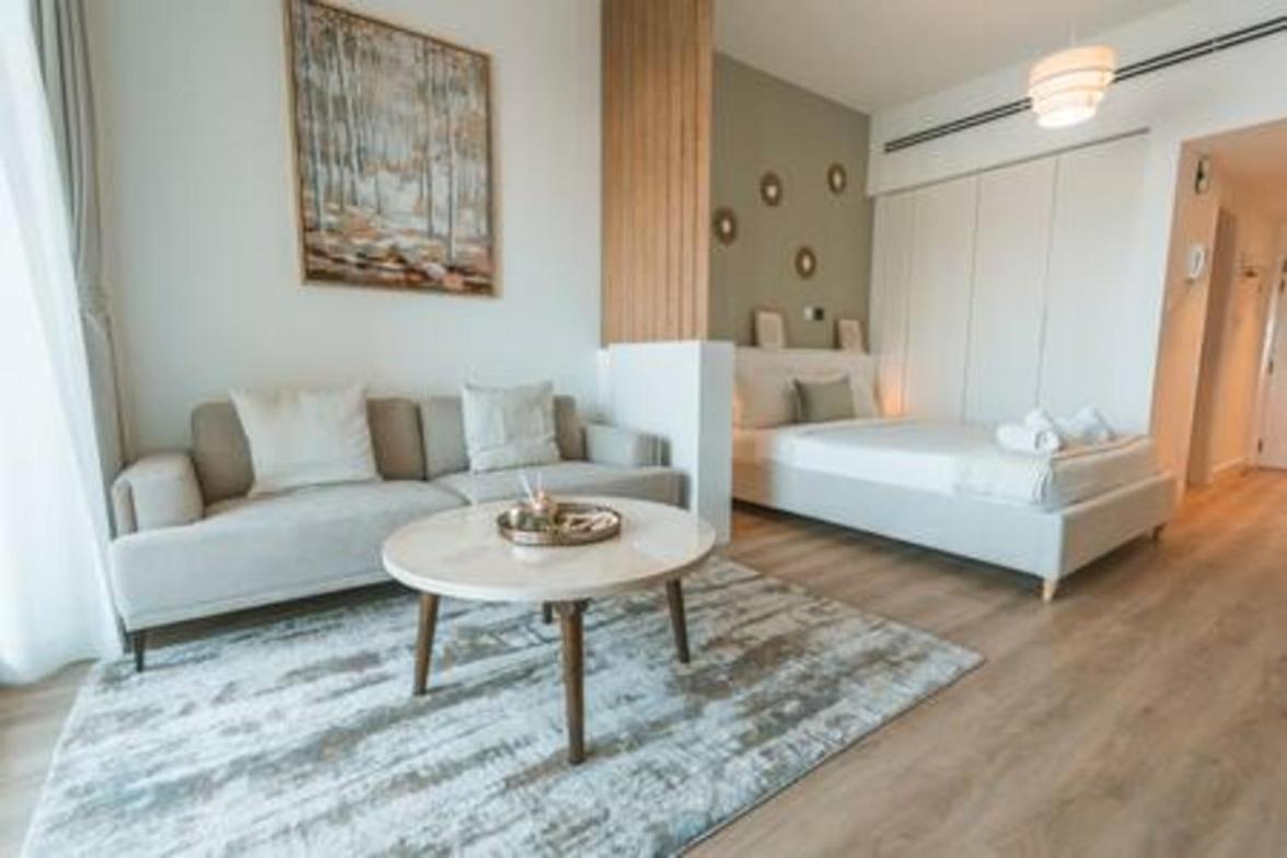 Cozy Chic With Balcony The Greens Apartment *