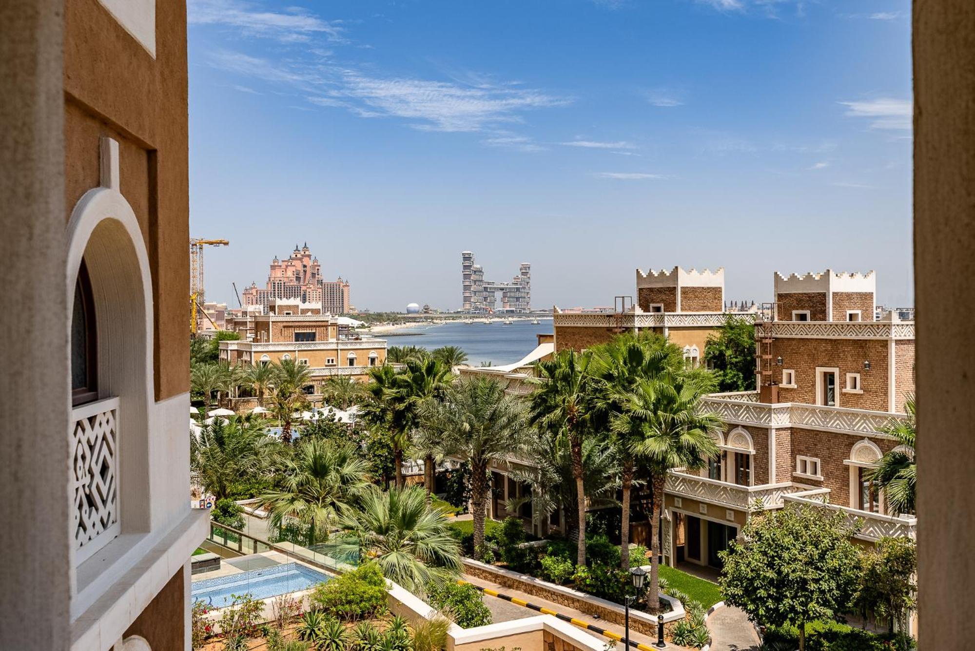 Balqis Residences I Spacious And Modern 4bdr I Palm Jumeirah Apartment