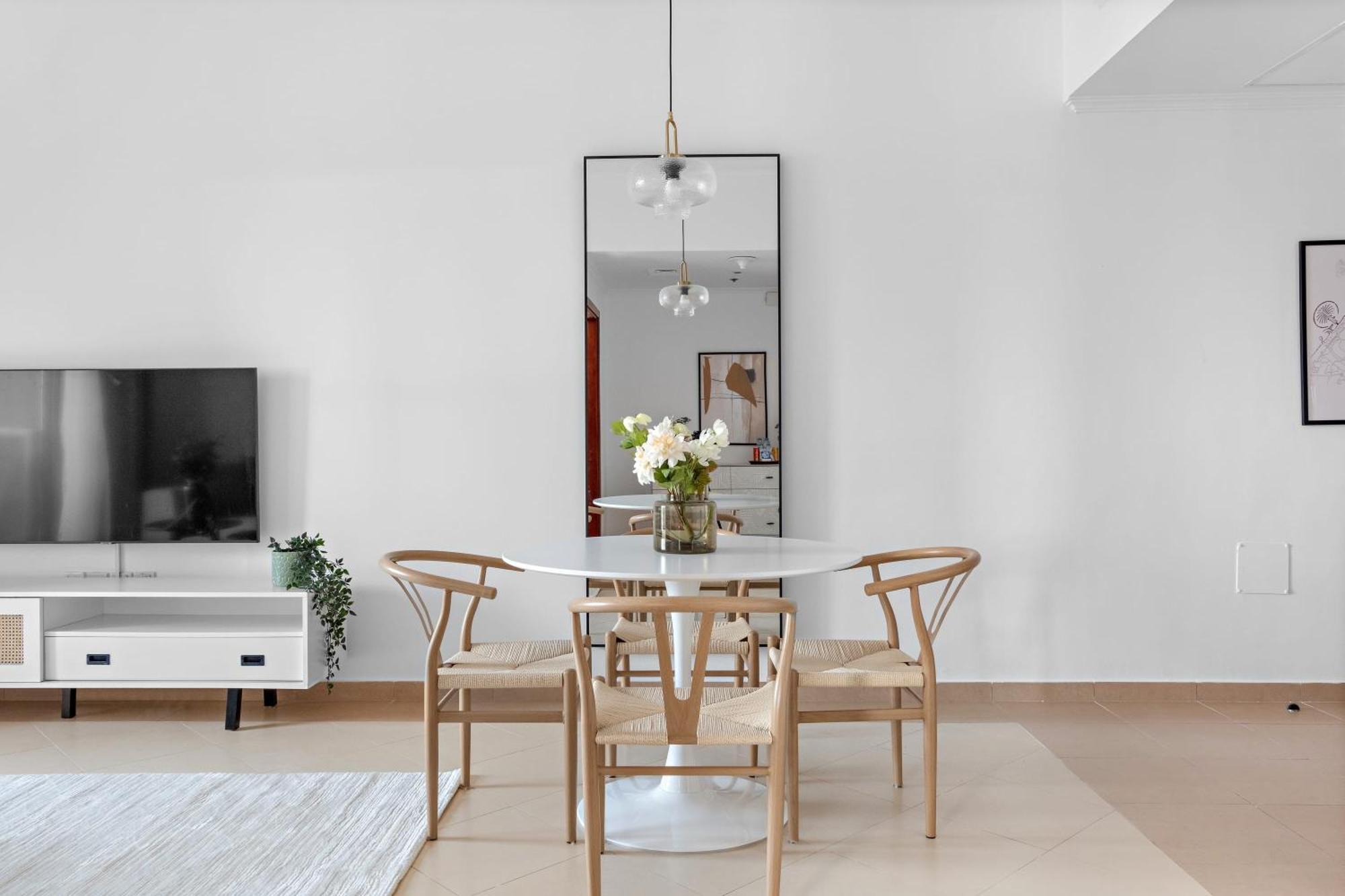 Silkhaus High Floor 1 Bdr With Metro Nearby Apartment *
