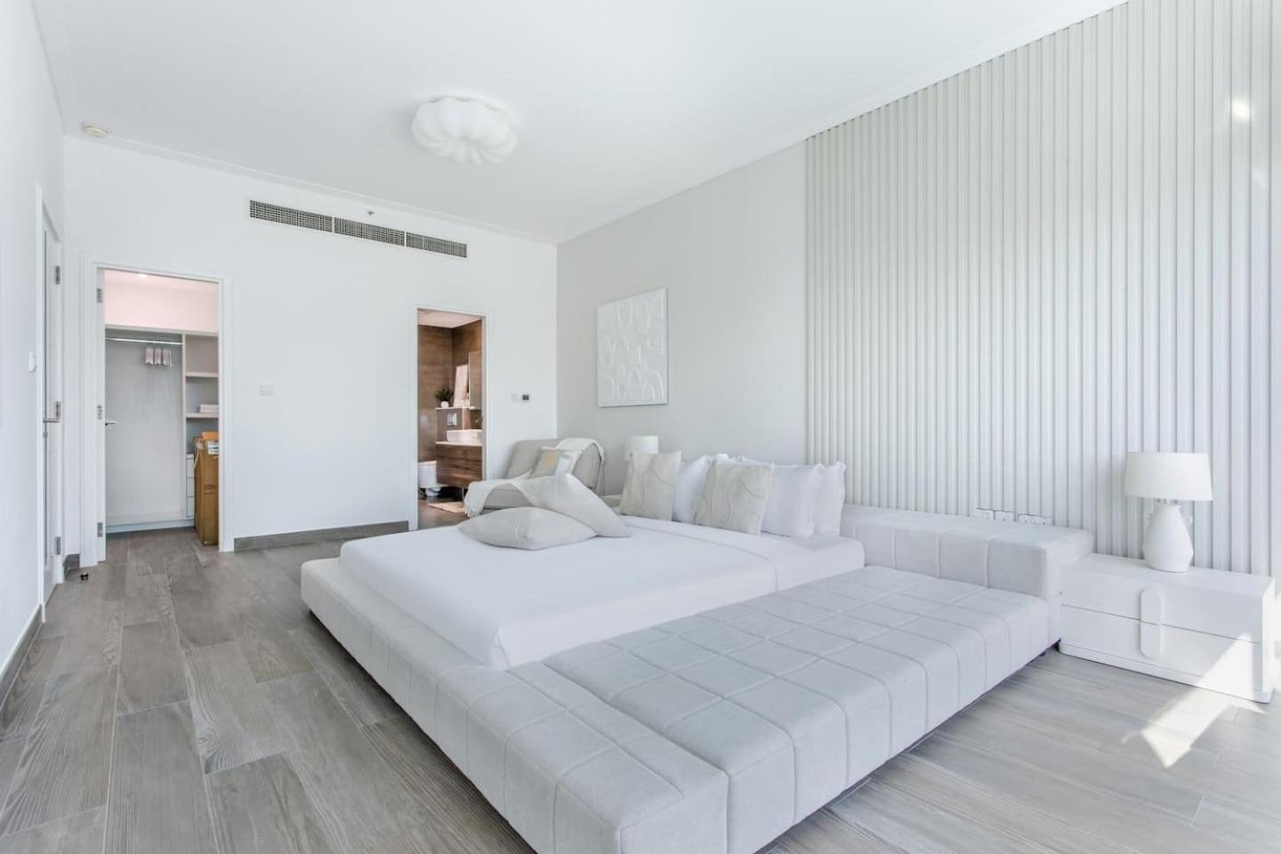 Top-floor Luxury 2br With Stunning Marina View