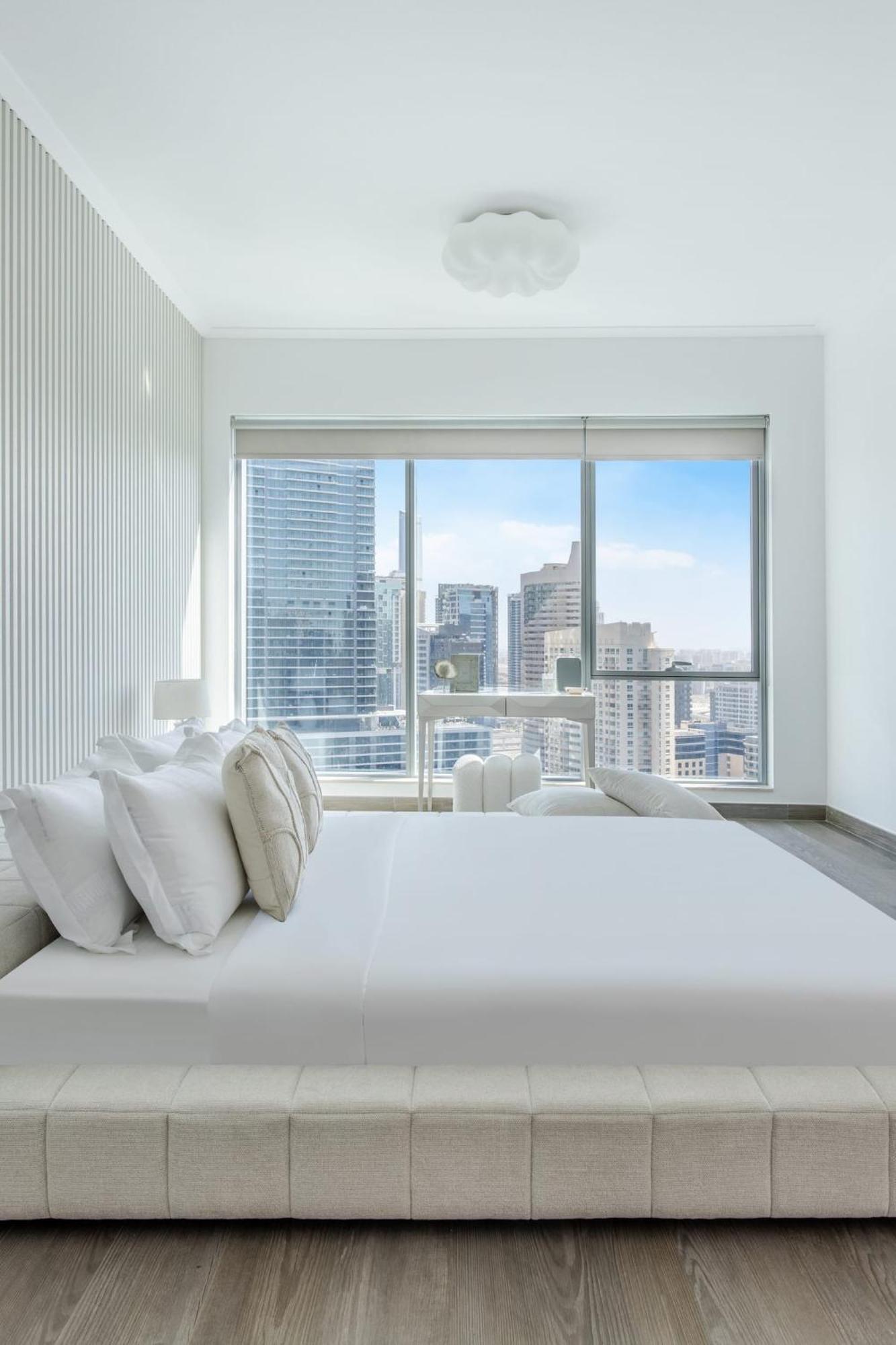Top-floor Luxury 2br With Stunning Marina View Apartment *