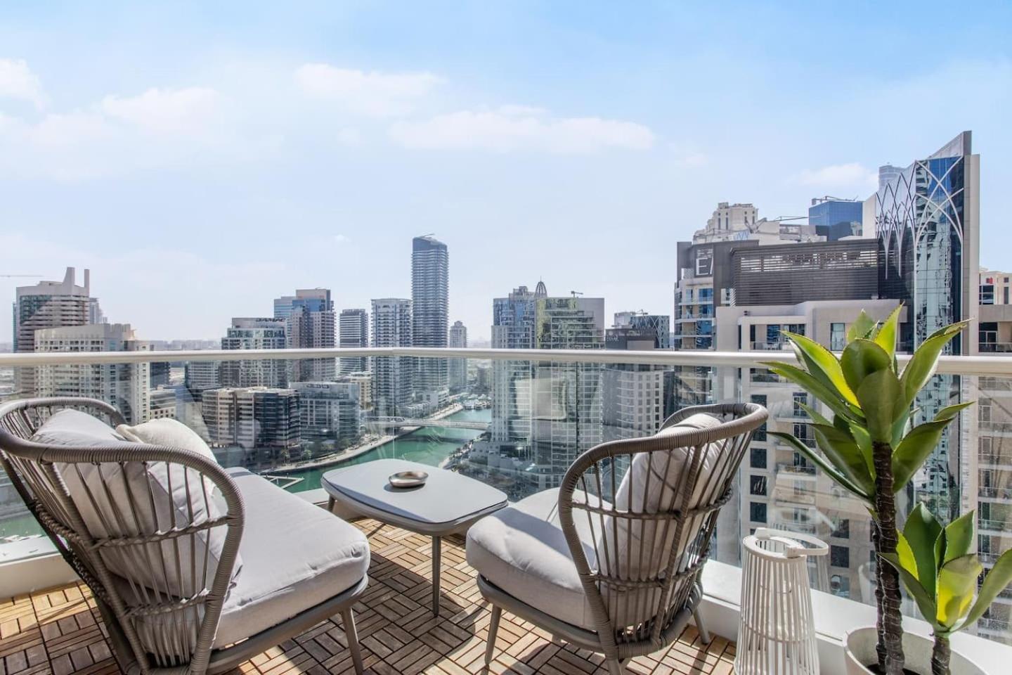 Top-floor Luxury 2br With Stunning Marina View