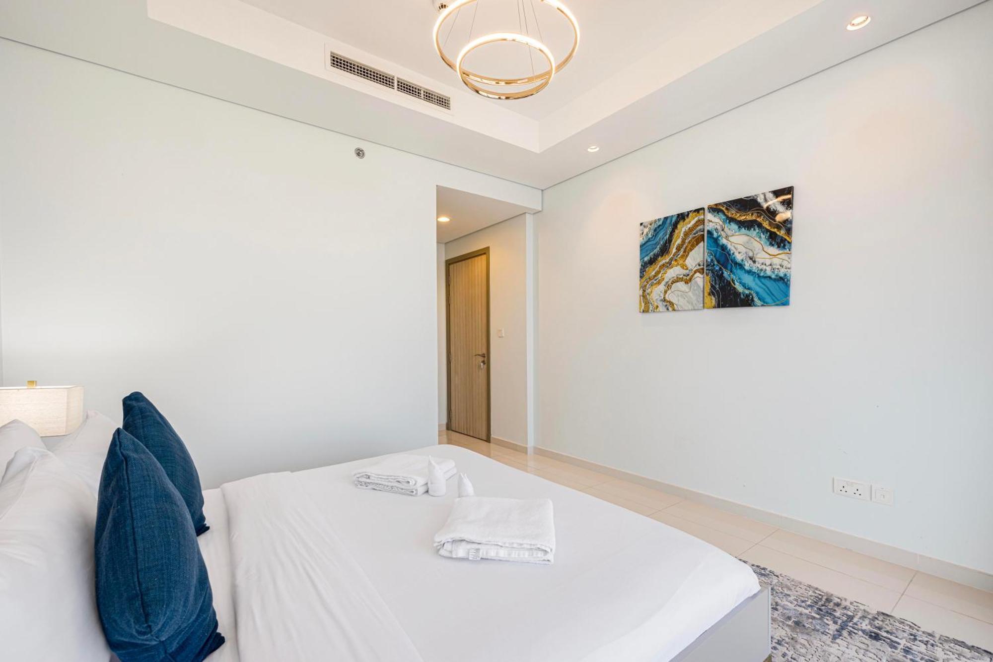 2br High Floor Infinity Pool W/ Burj Khalifa View Dubai