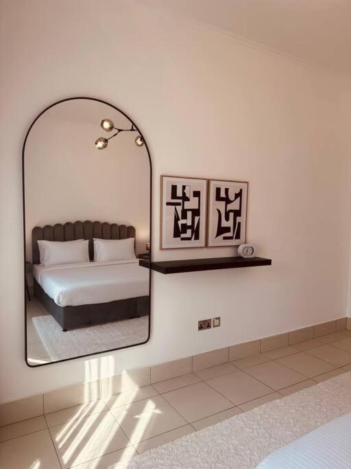 Apartment 2-bed Haven In Downtown Oasis Near Burj & Dxb Mall Dubai