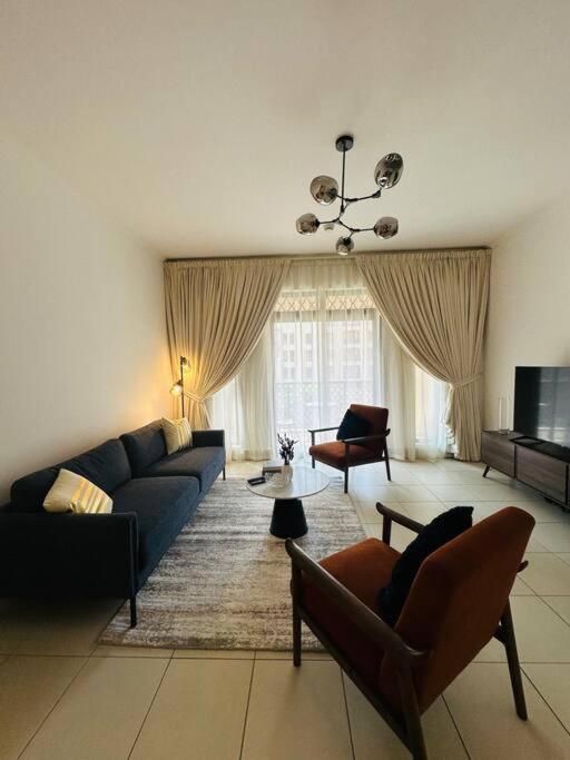 Apartment 2-bed Haven In Downtown Oasis Near Burj & Dxb Mall Dubai