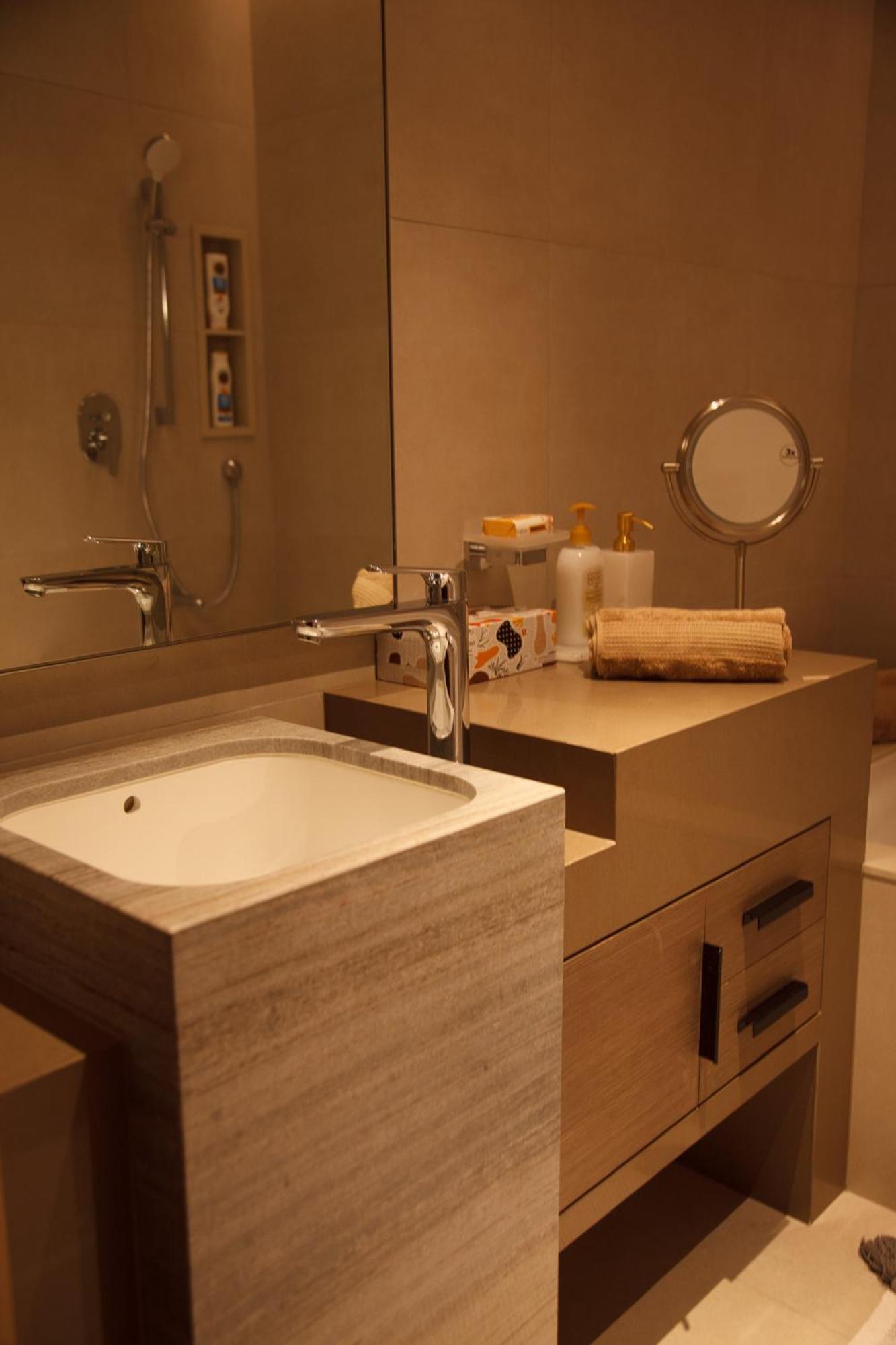 Lux 2 Bd With Parking Full Sea View And Location *