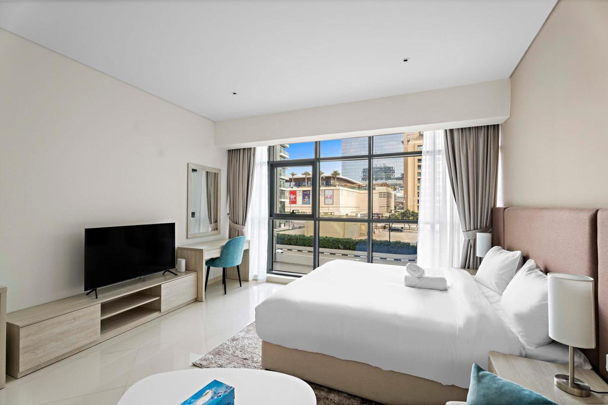 Palm Jumeirah With Rooftop Pool And View Apartment