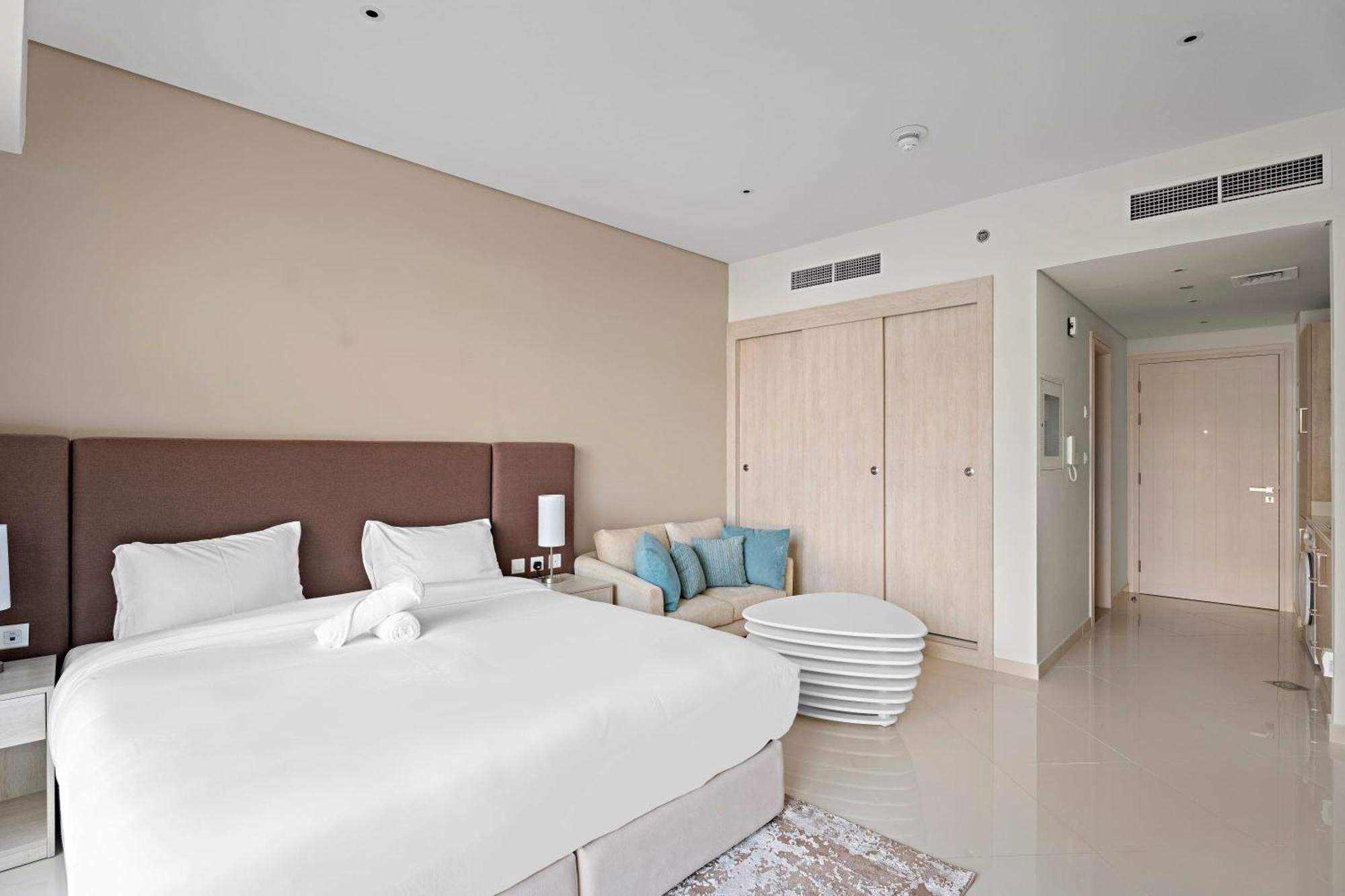 Apartment Palm Jumeirah With Rooftop Pool And View