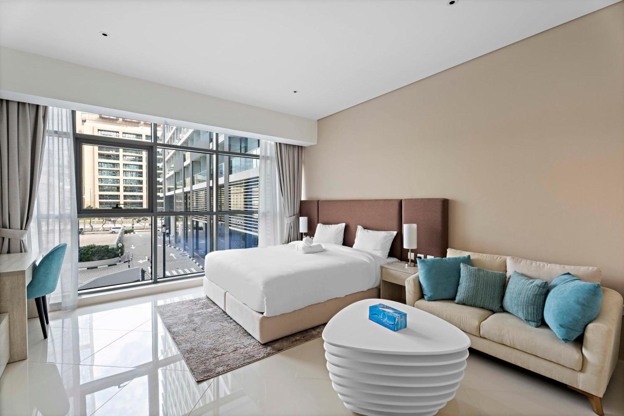 Palm Jumeirah With Rooftop Pool And View * Dubai