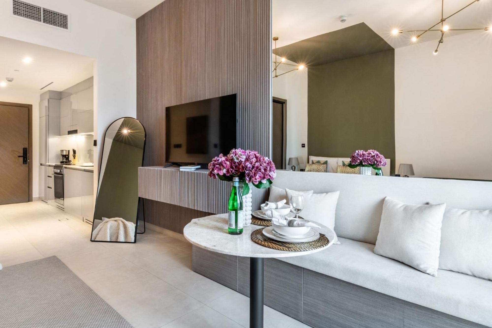 Apartment The Smart Concierge - Binghatti Canal Dubai