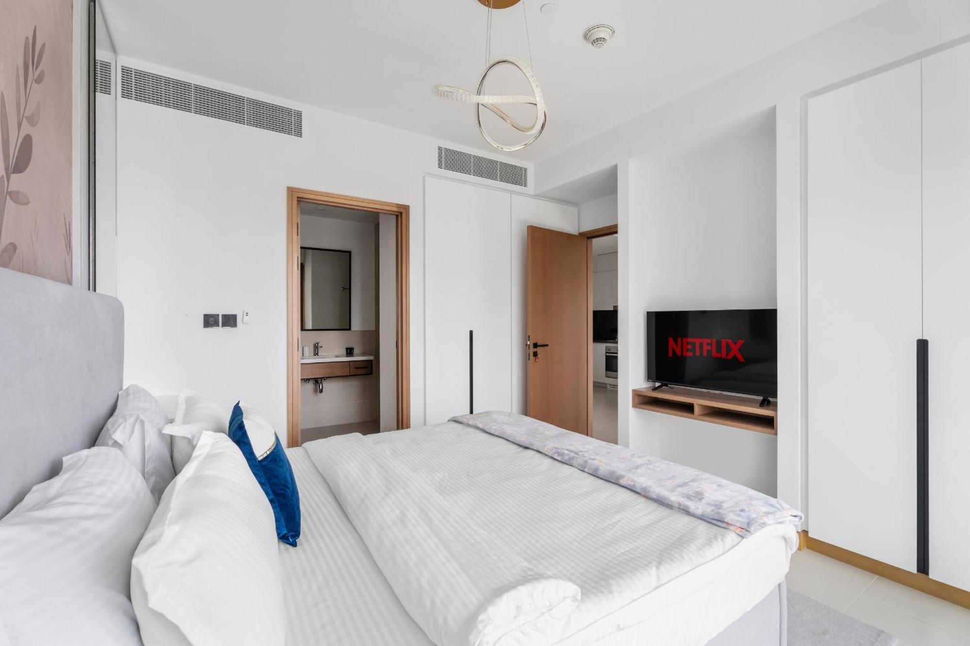 Vayk - Chic 1-bedroom In Vida Marina Dubai