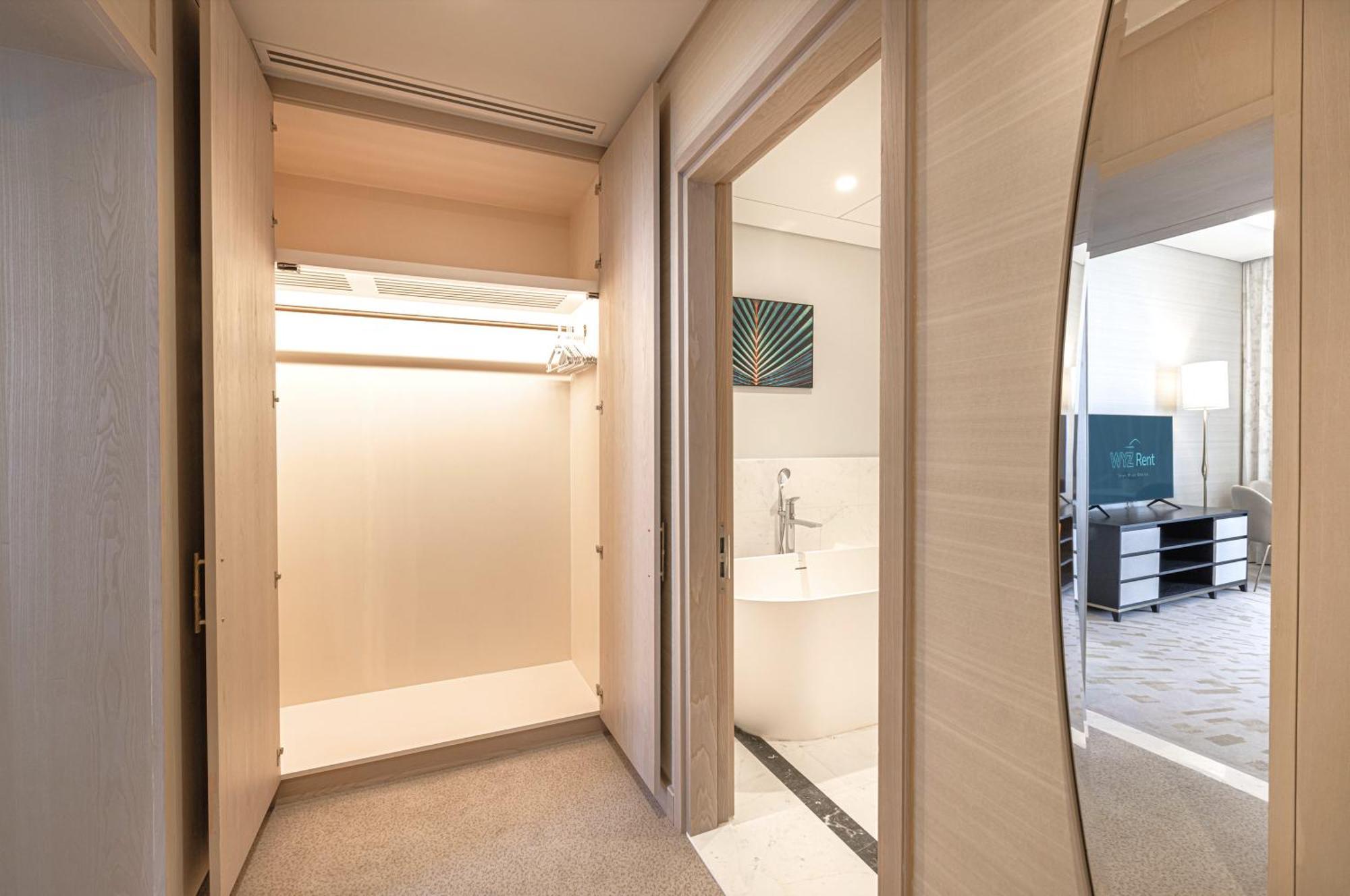 Apartment Elegant 1br In Palm Tower, Nakheel Mall, Sea View *