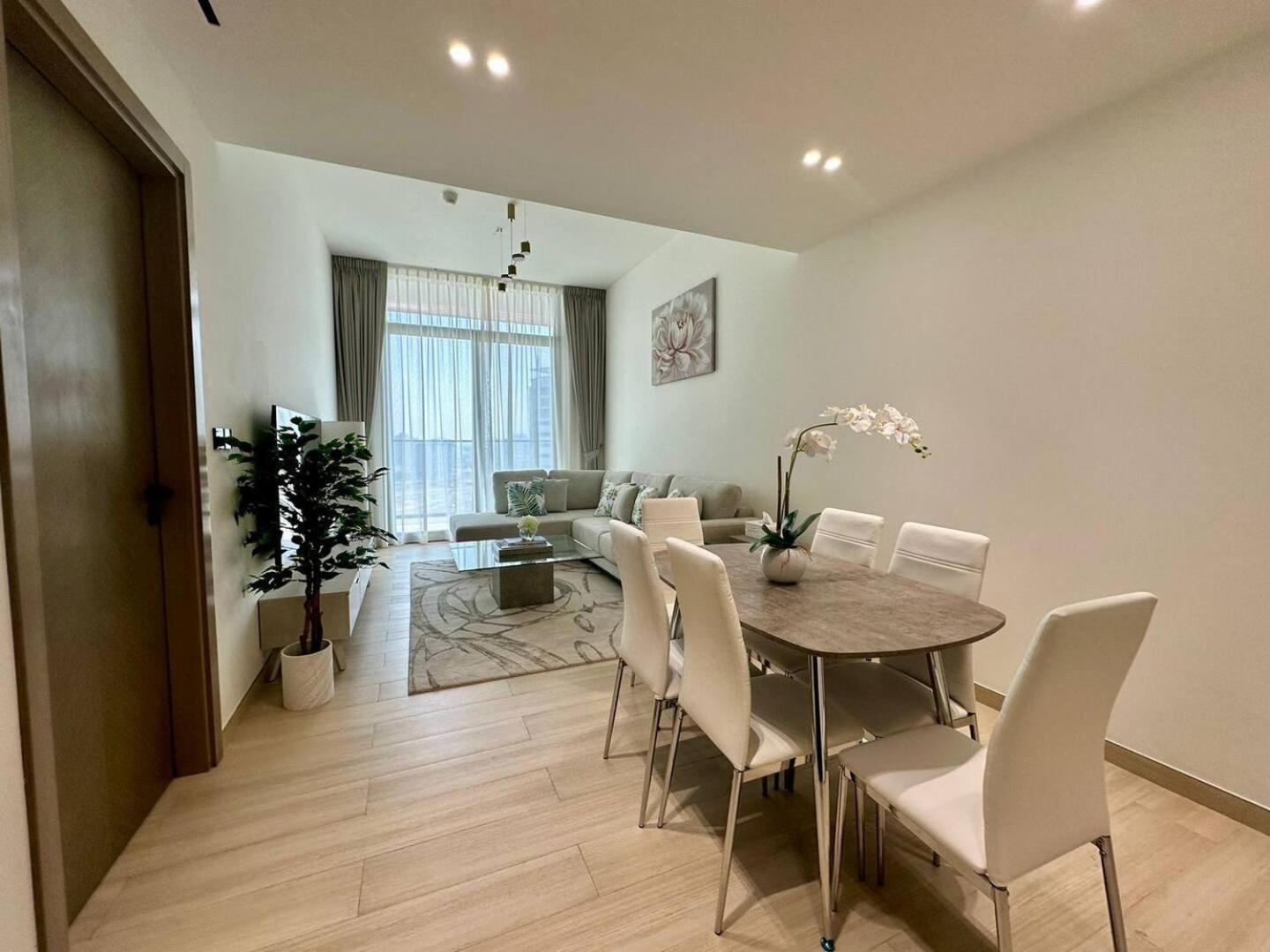 Apartment Spacious 3bedroom With Big Balcony In Jvc Dubai