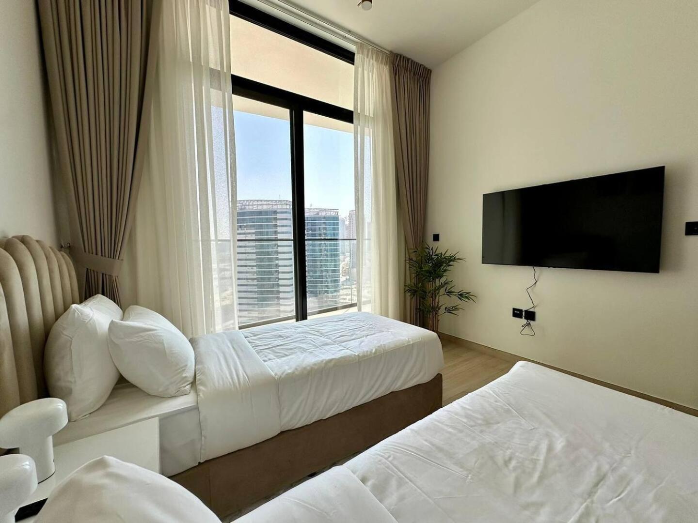 Apartment Spacious 3bedroom With Big Balcony In Jvc Dubai