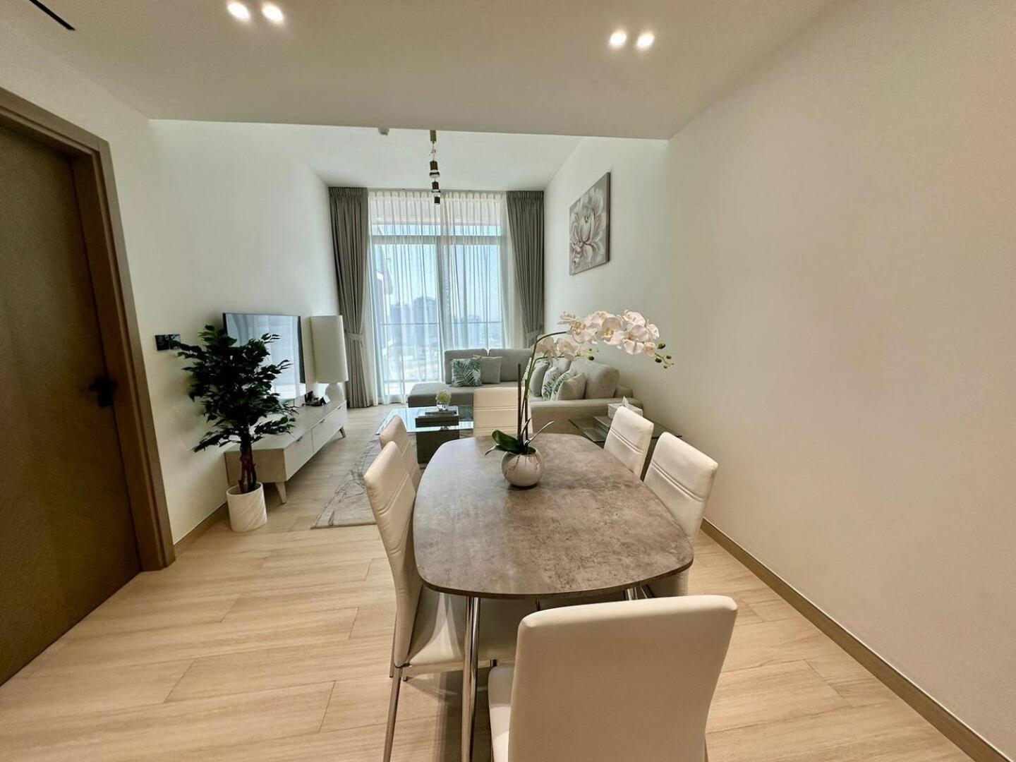 Apartment Spacious 3bedroom With Big Balcony In Jvc