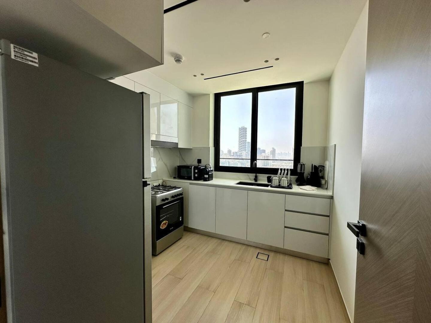 Apartment Spacious 3bedroom With Big Balcony In Jvc Dubai