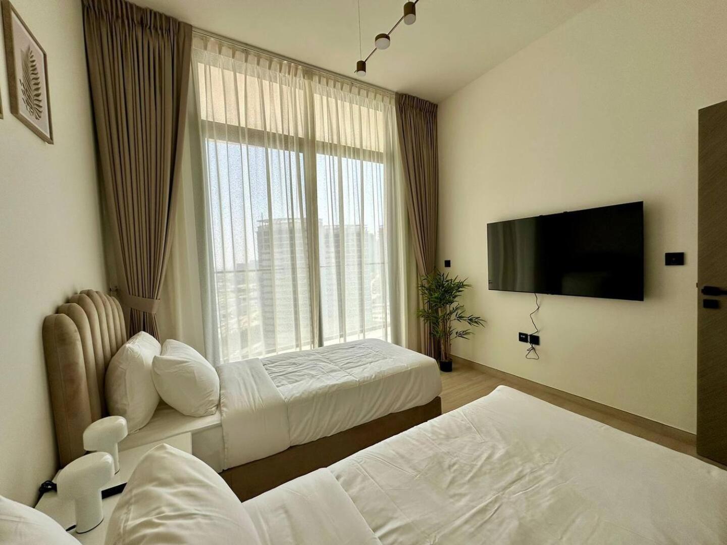 Apartment Spacious 3bedroom With Big Balcony In Jvc Dubai