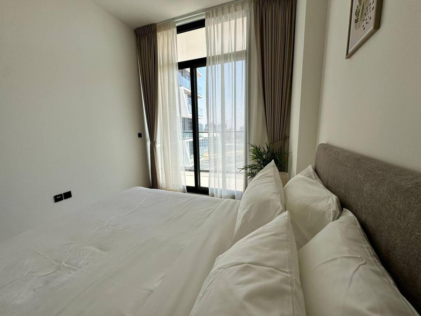 Apartment Spacious 3bedroom With Big Balcony In Jvc Dubai