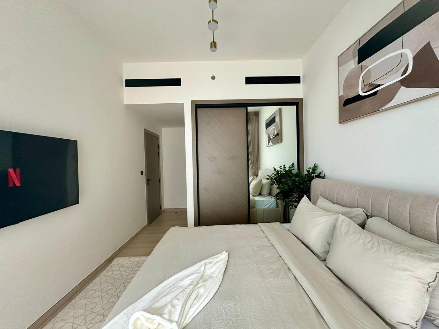 Spacious 3bedroom With Big Balcony In Jvc Dubai