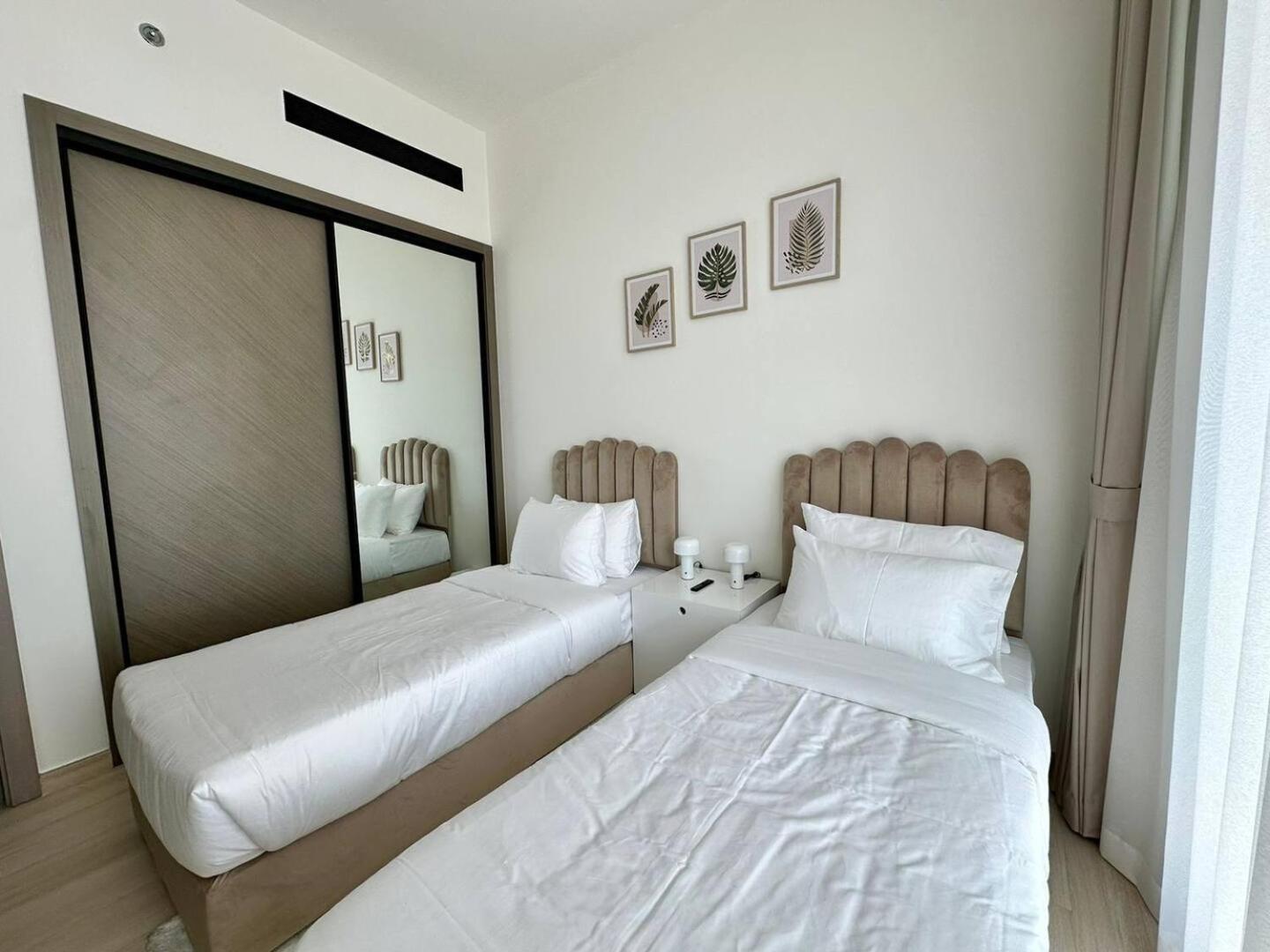 Apartment Spacious 3bedroom With Big Balcony In Jvc *