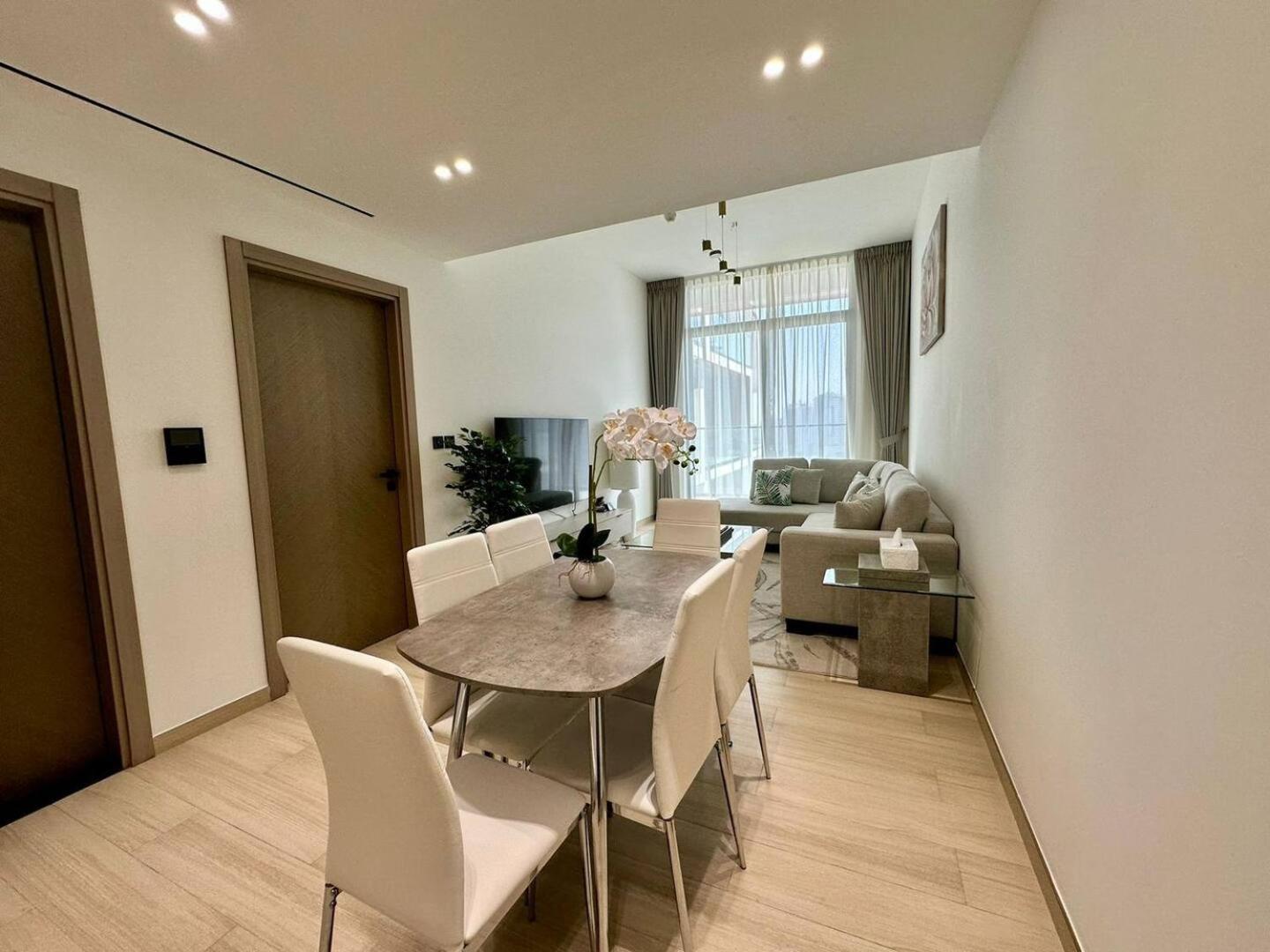 Apartment Spacious 3bedroom With Big Balcony In Jvc Dubai