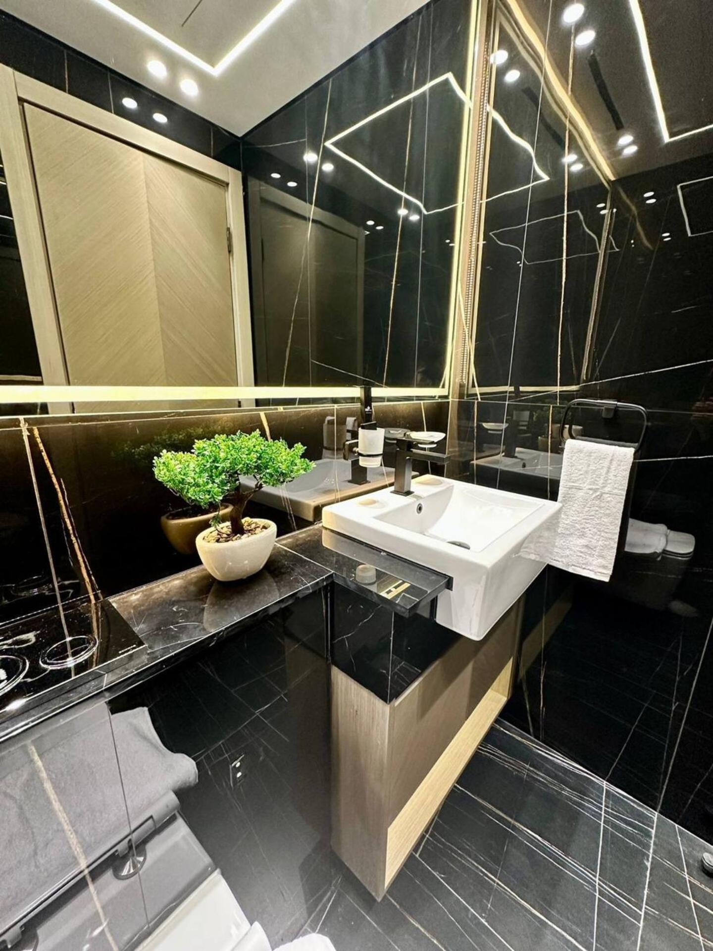 Apartment Spacious 3bedroom With Big Balcony In Jvc *