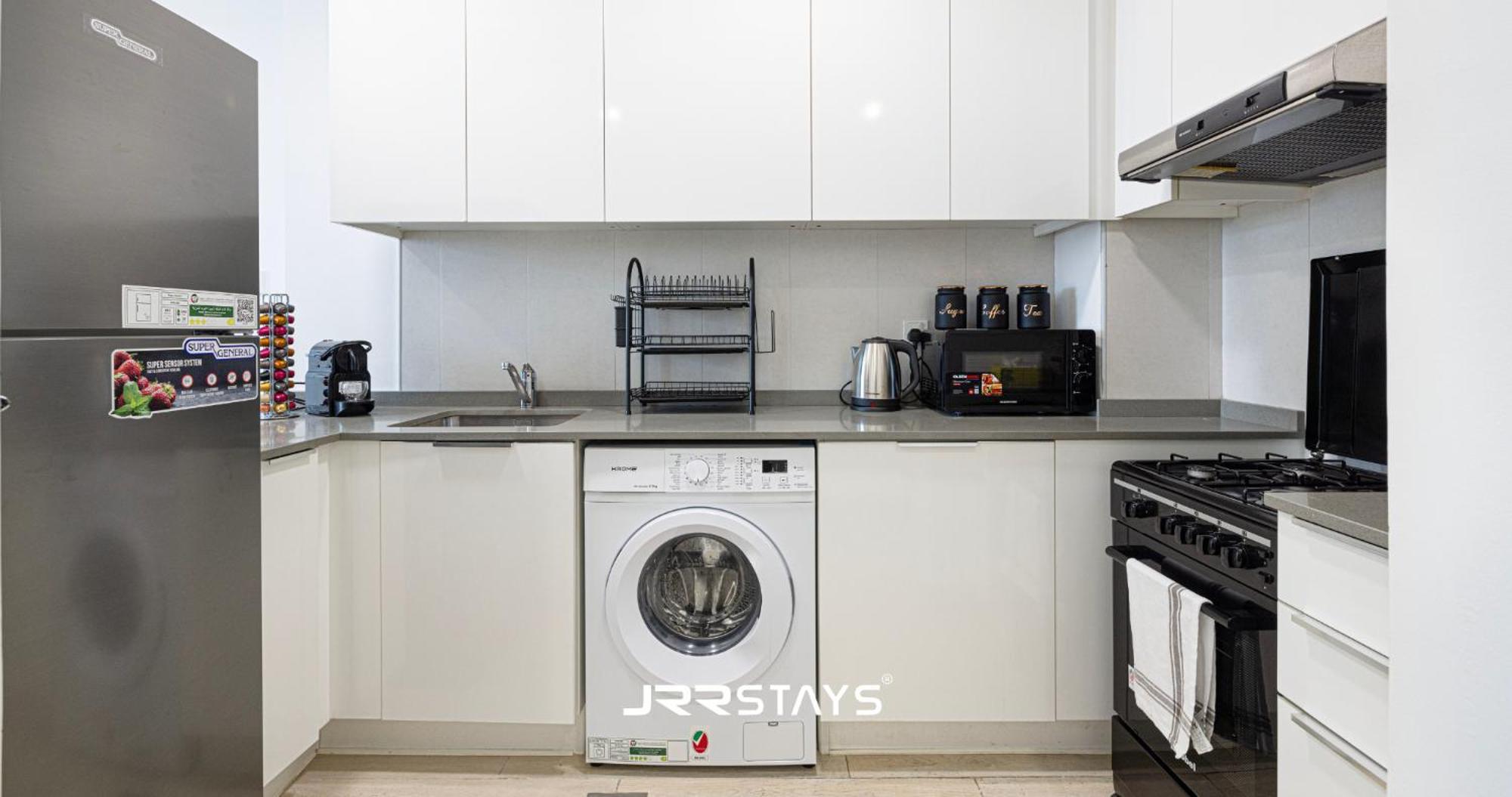 Apartment Upgraded 1br In Bloom Tower B - Jvc