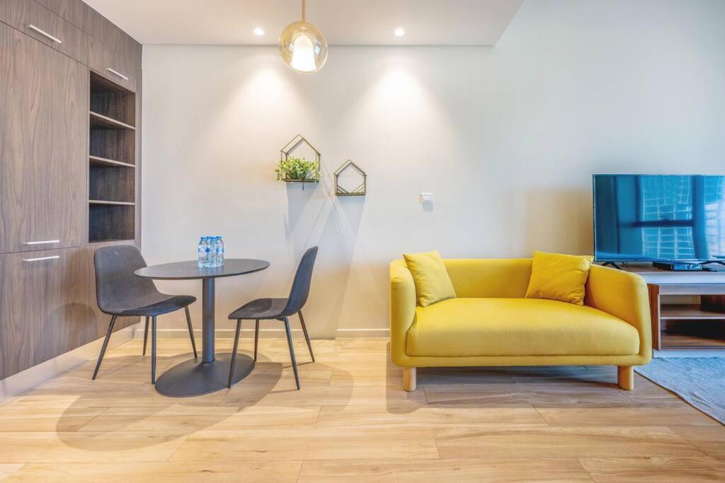 Apartment Exclusive In Park View Tower Jvc *