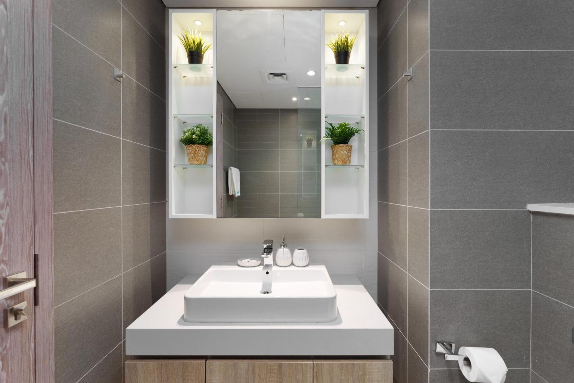 Apartment Luxury Living By The Marina In Liv