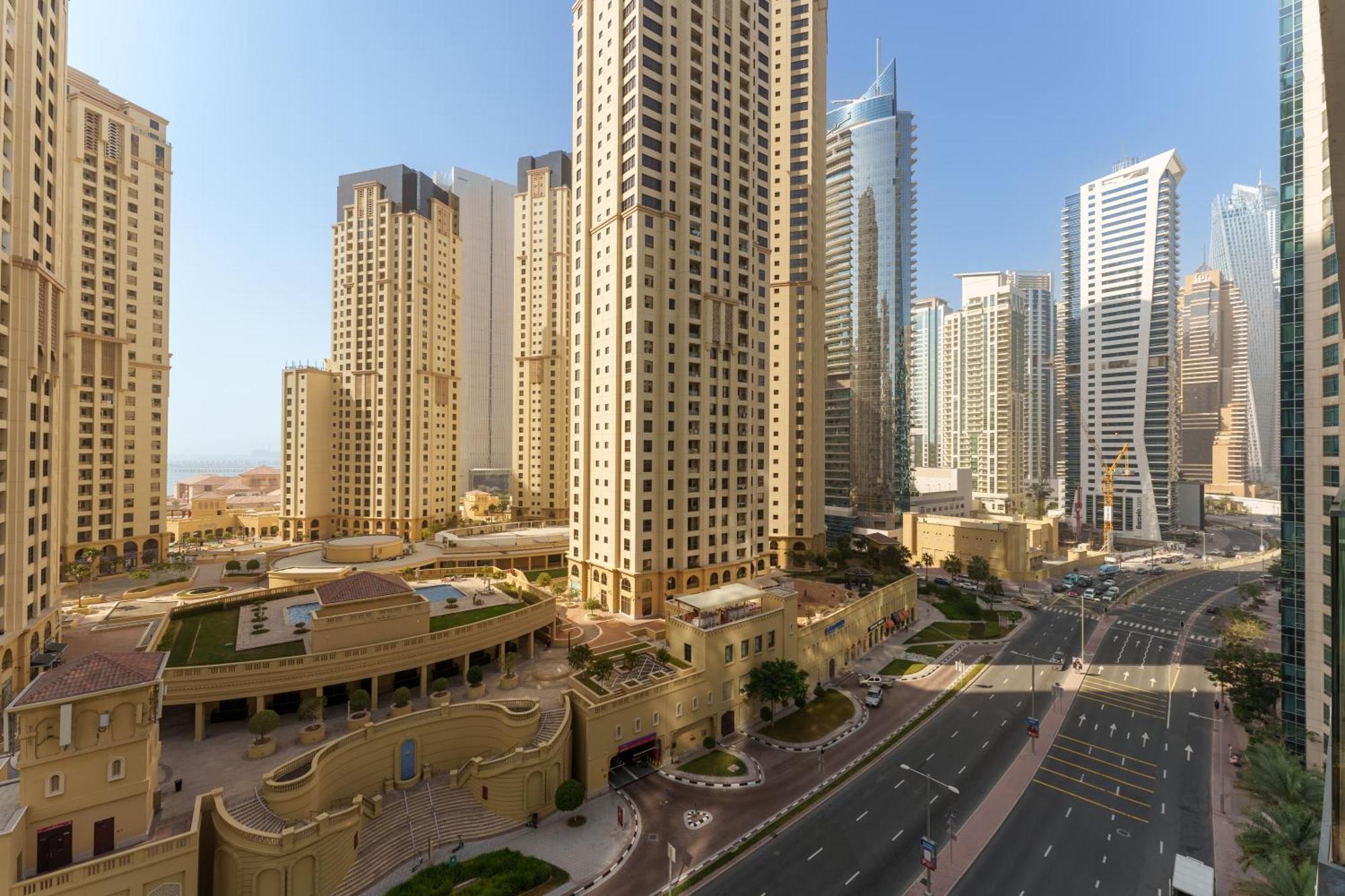 Apartment Luxury Living By The Marina In Liv *