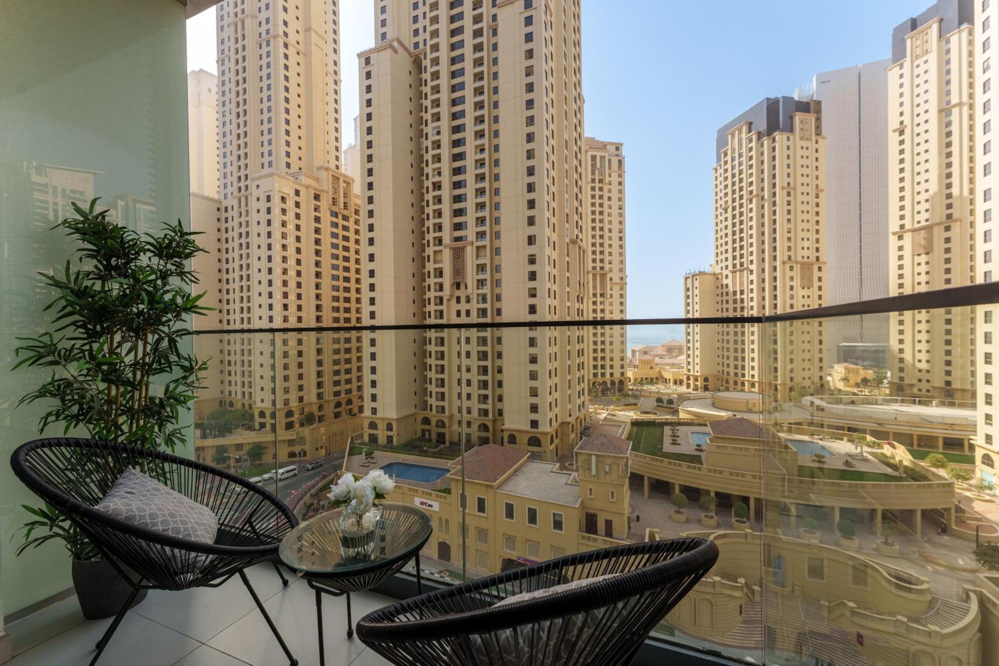 Apartment Luxury Living By The Marina In Liv *