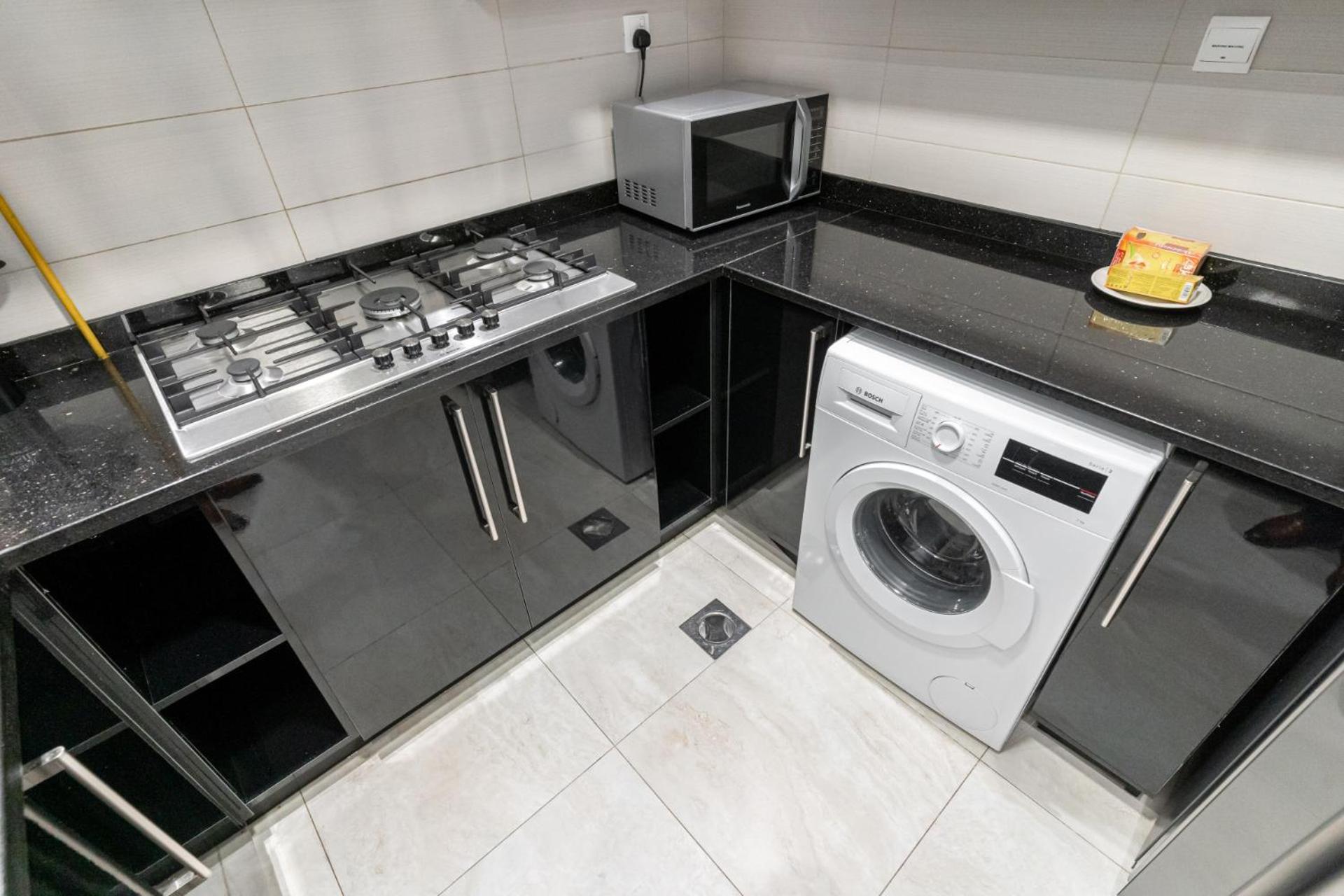 Apartment Group I Near Mall I Family Friendly *