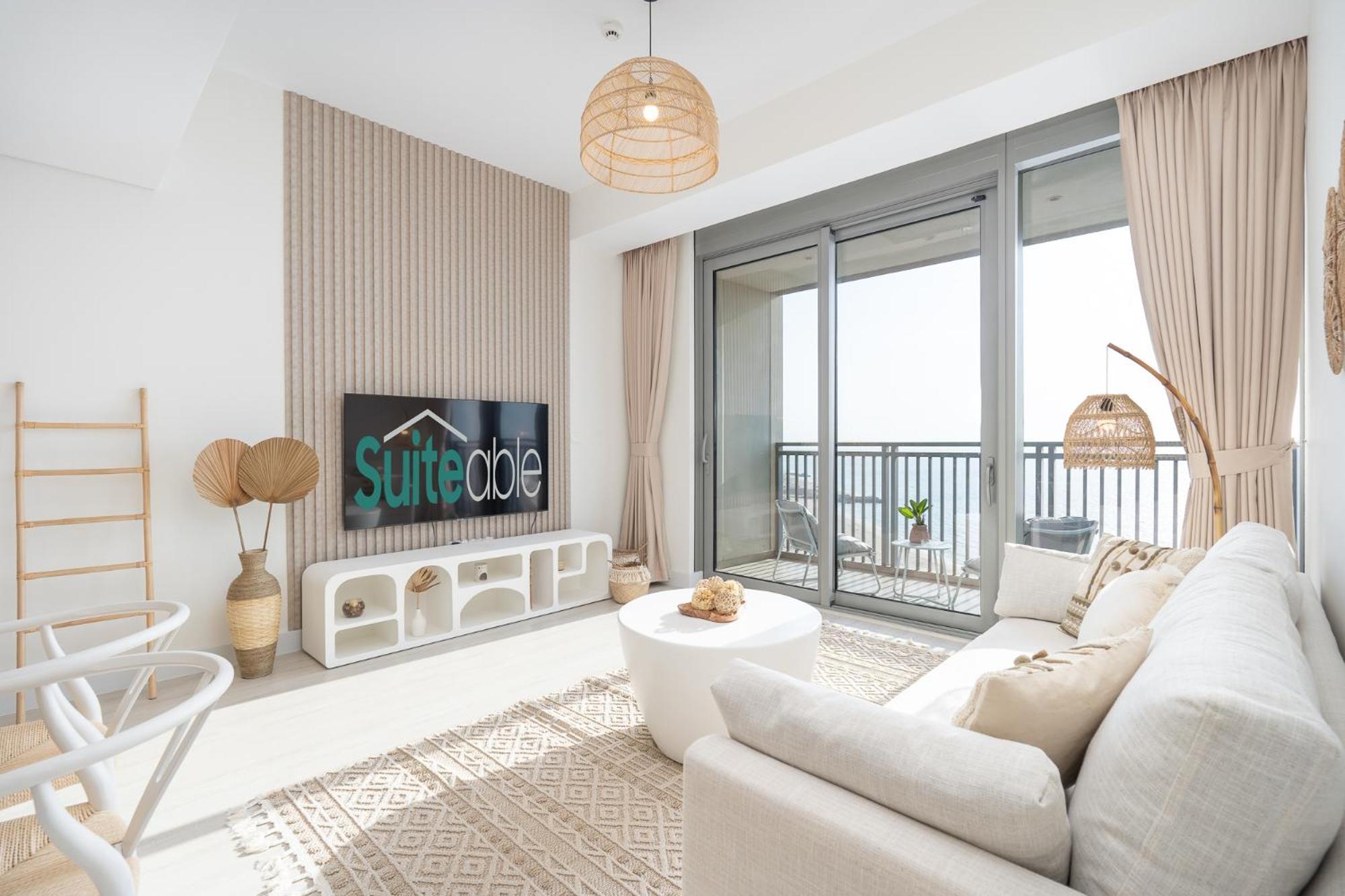 Blazing By The Seaside - Suiteable