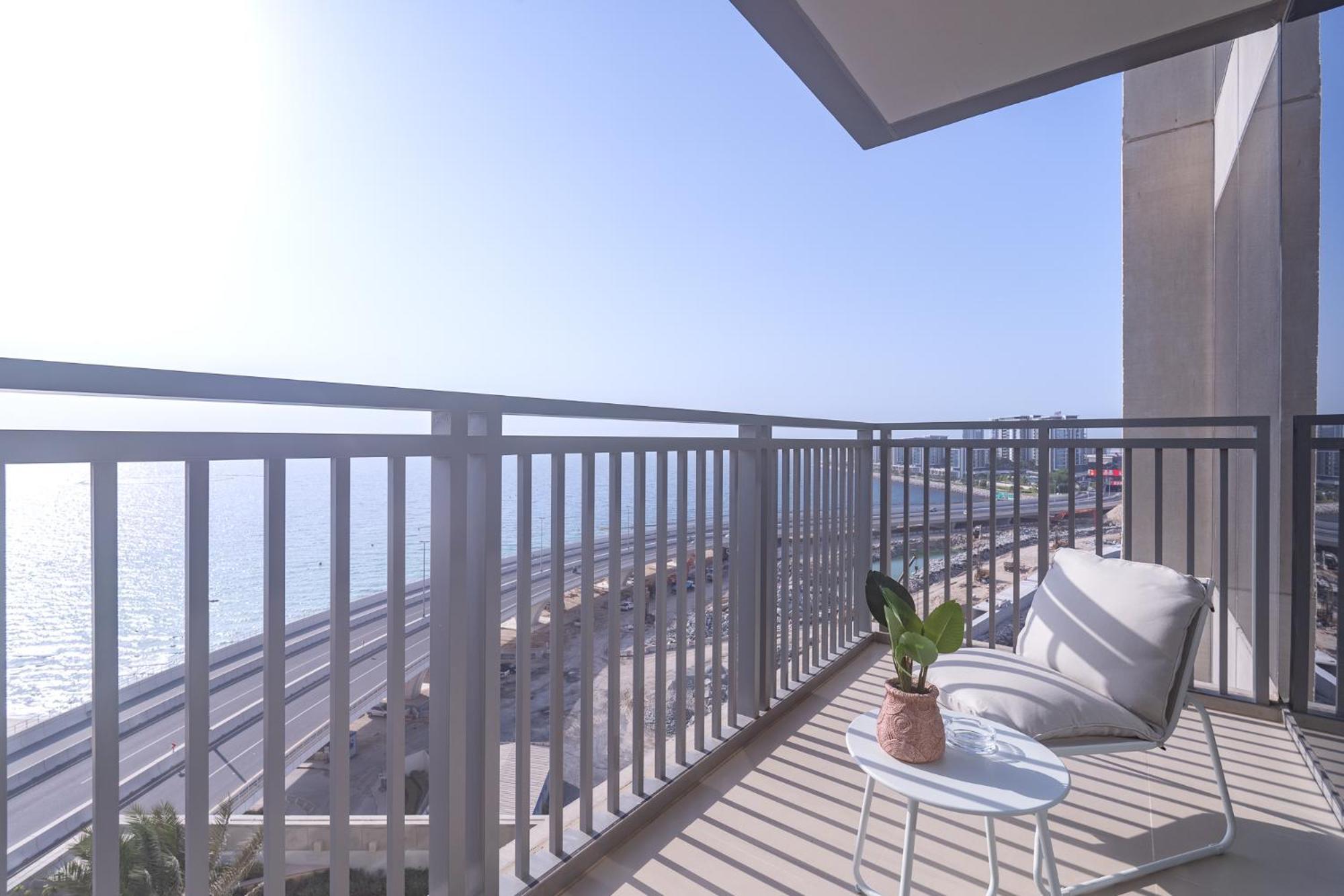 Blazing By The Seaside - Suiteable Apartment *
