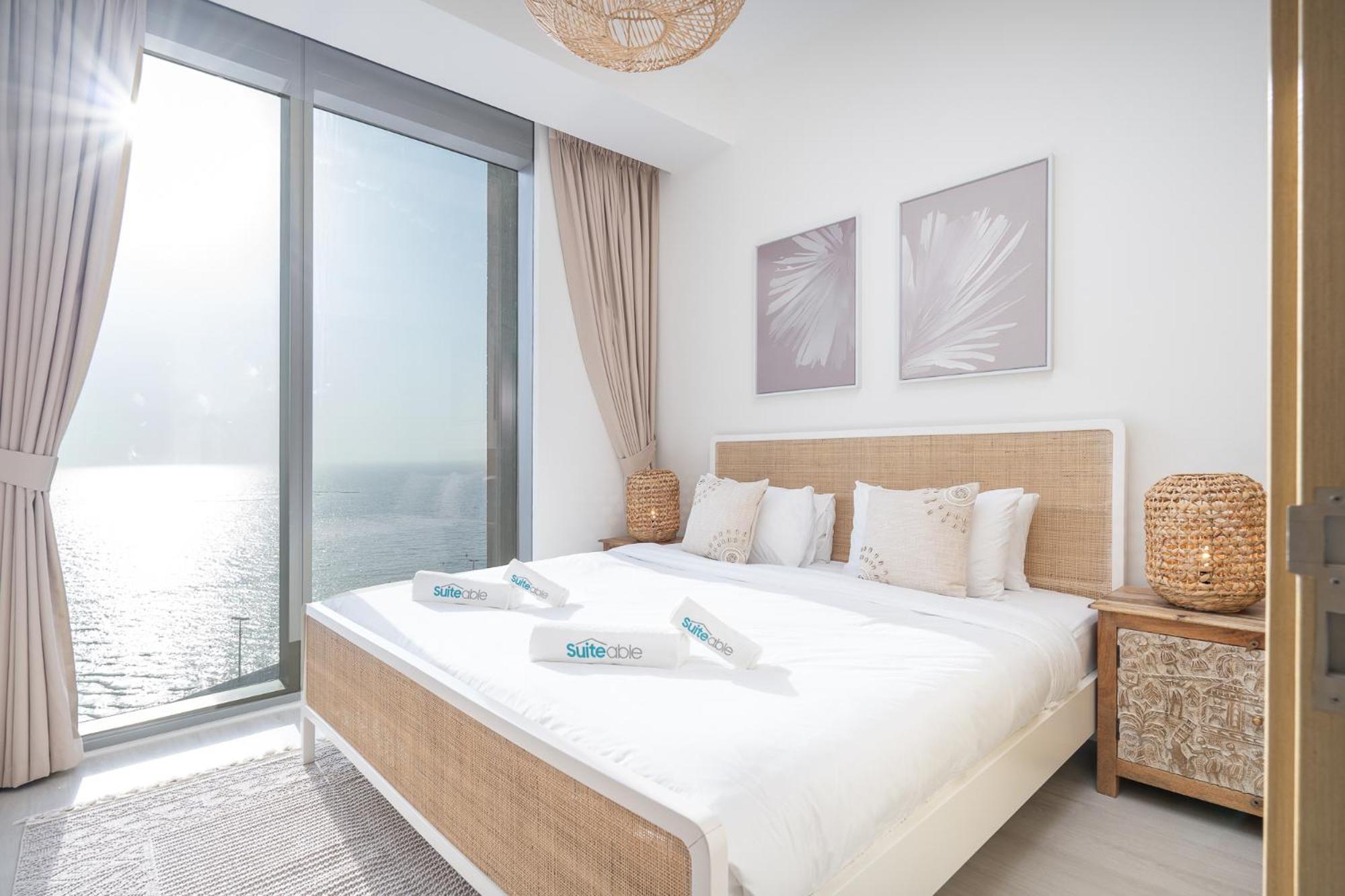 Apartment Blazing By The Seaside - Suiteable Dubai