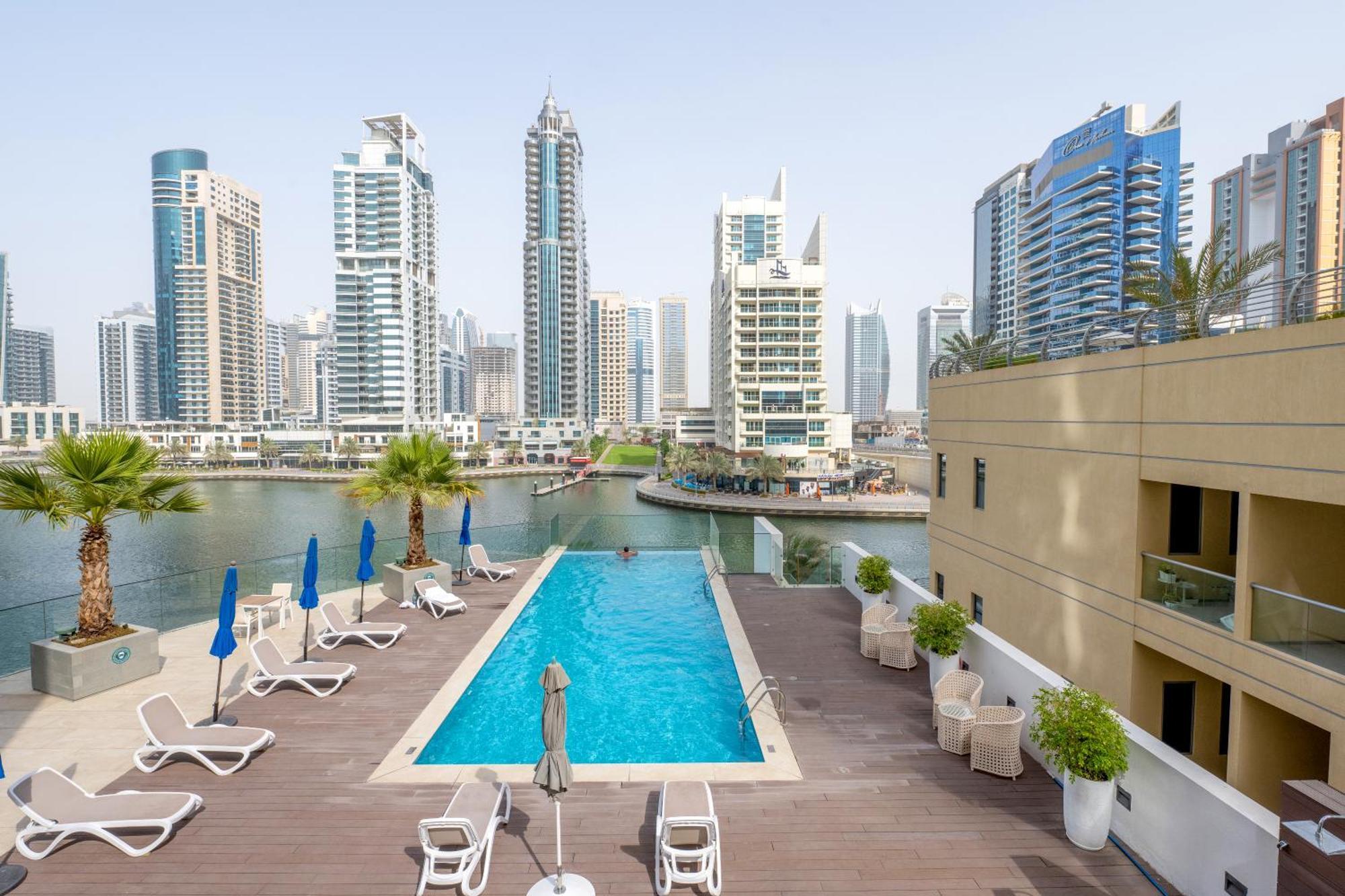 Luxury Living In Marina Liv 2br Apartment Dubai