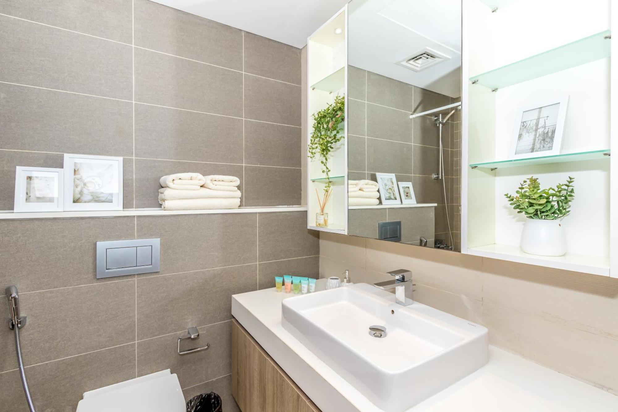 Gma Liv 2br Partly Sea View Apartment