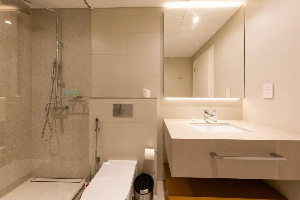 Luxury And Comfy 1br In Jbr Near The Apartment