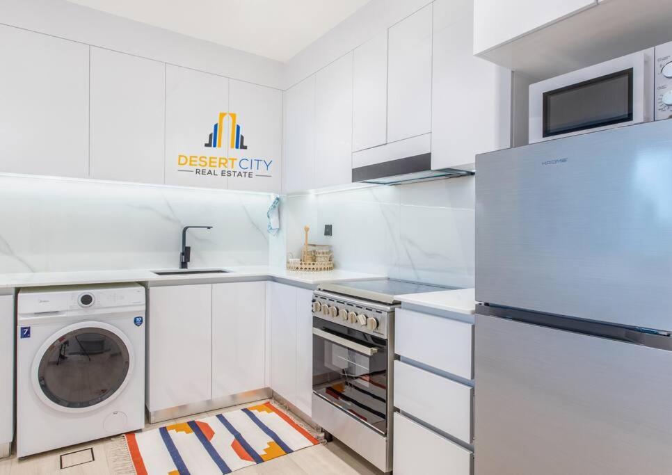 Fully Furnished 2 Bed In Jvc, Hosted By Desert