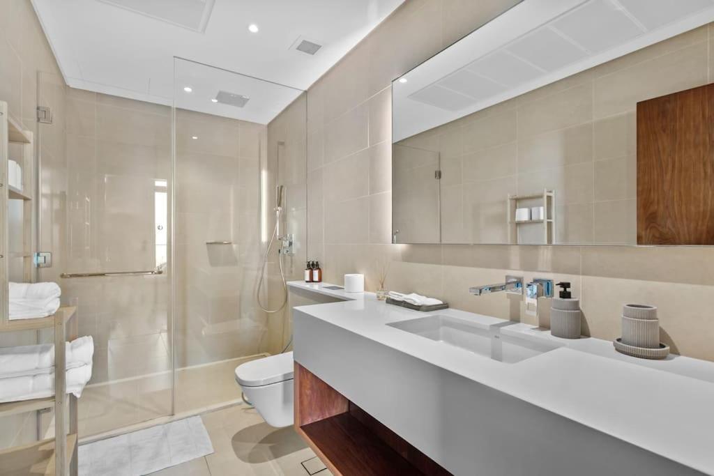 Apartment Marina Gate - Stunning 56 Floor Full Sea Views