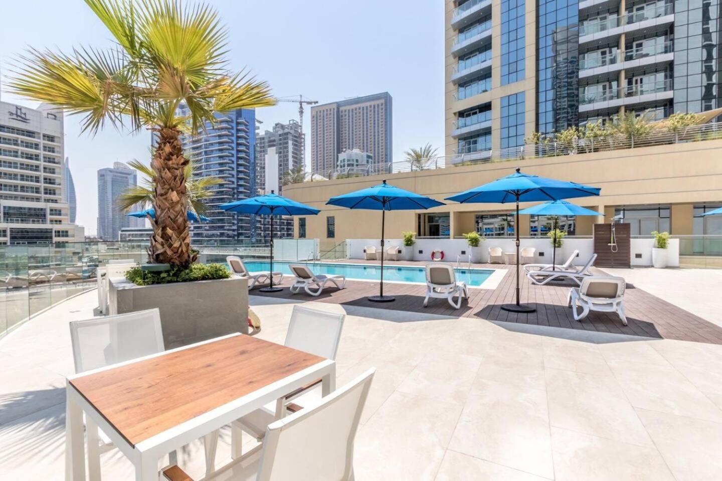 Luxury Living In Marina Liv 2br Dubai