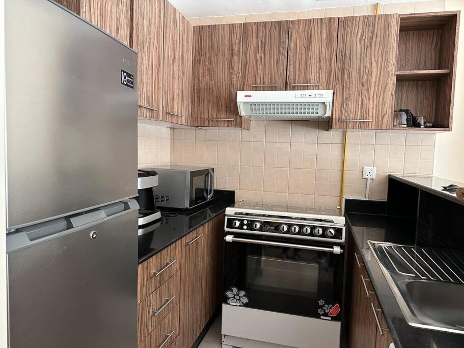 Luxury Near Burj Khalifa Apartment *