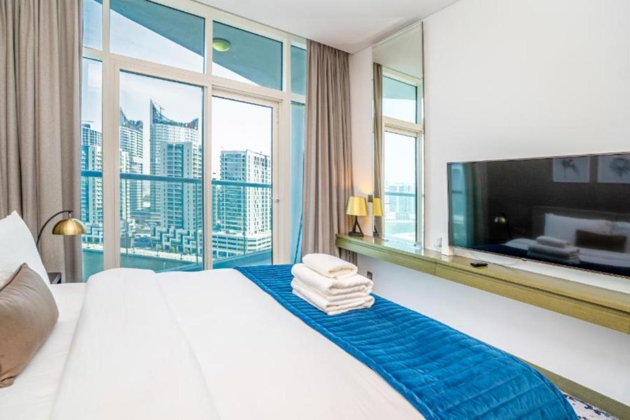 With Canal View In Business Bay With Pool & Gym *