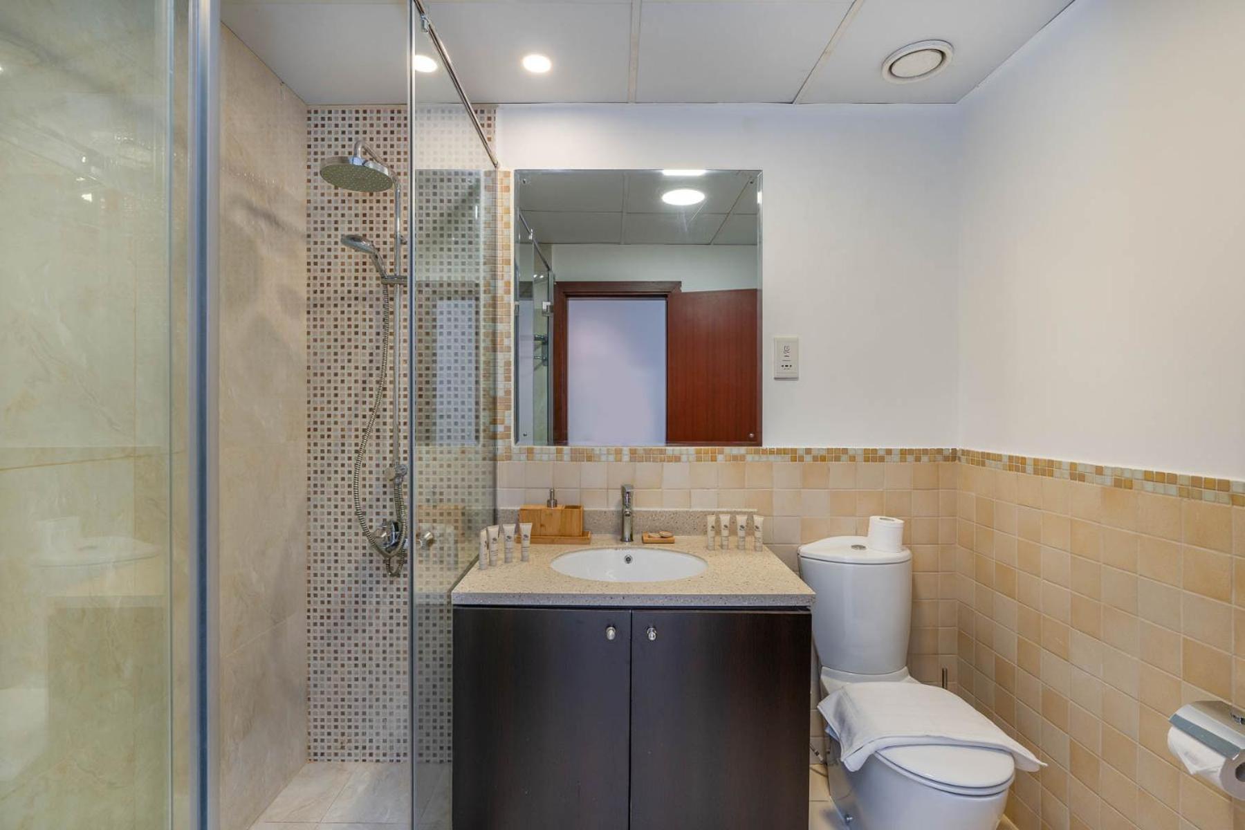 Amazing Seaview Prime Location Upgraded Apartment Dubai
