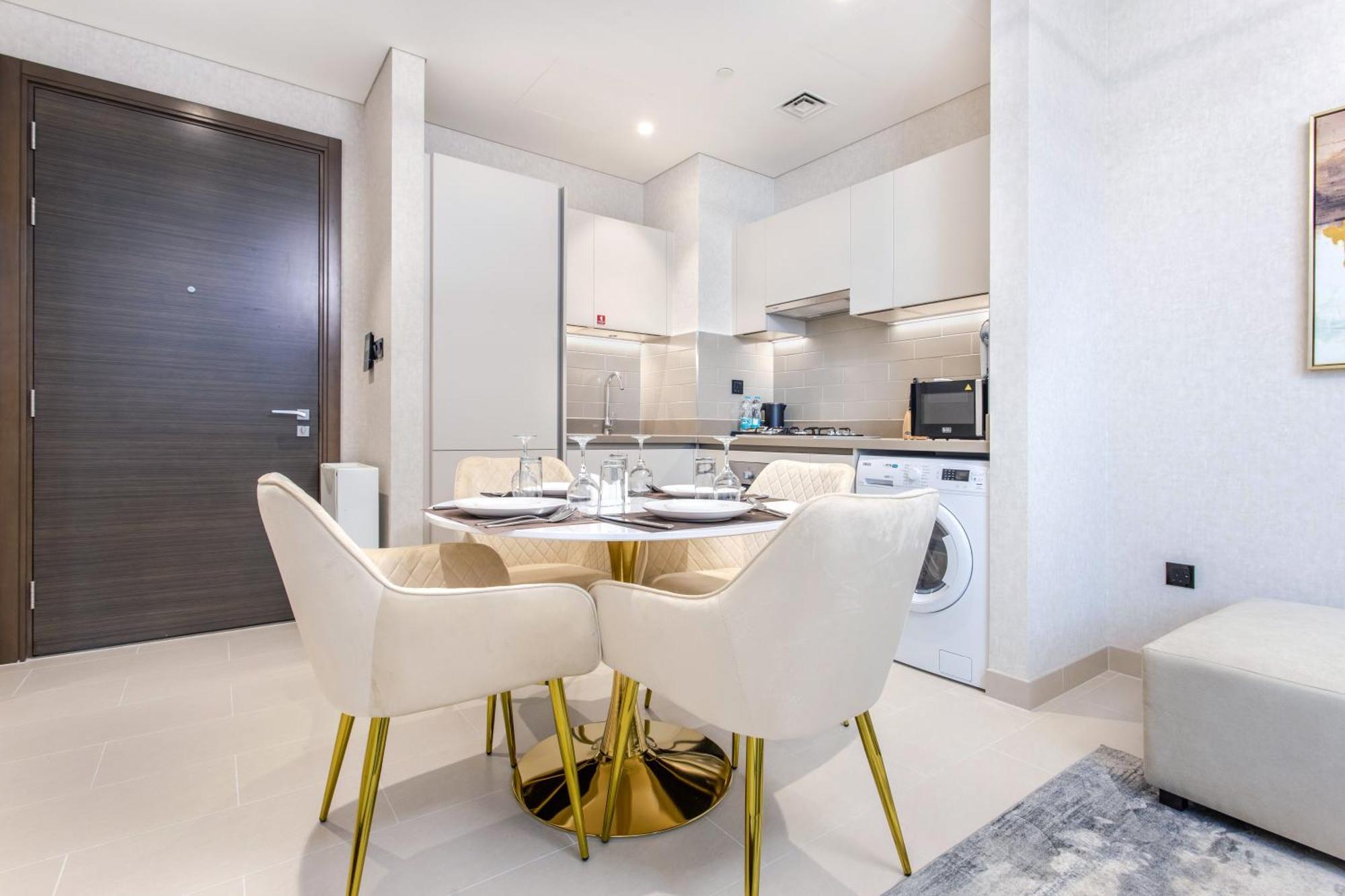 By Latinem Luxury 1br Cv A1507 Near Burj Khalifa Dubai
