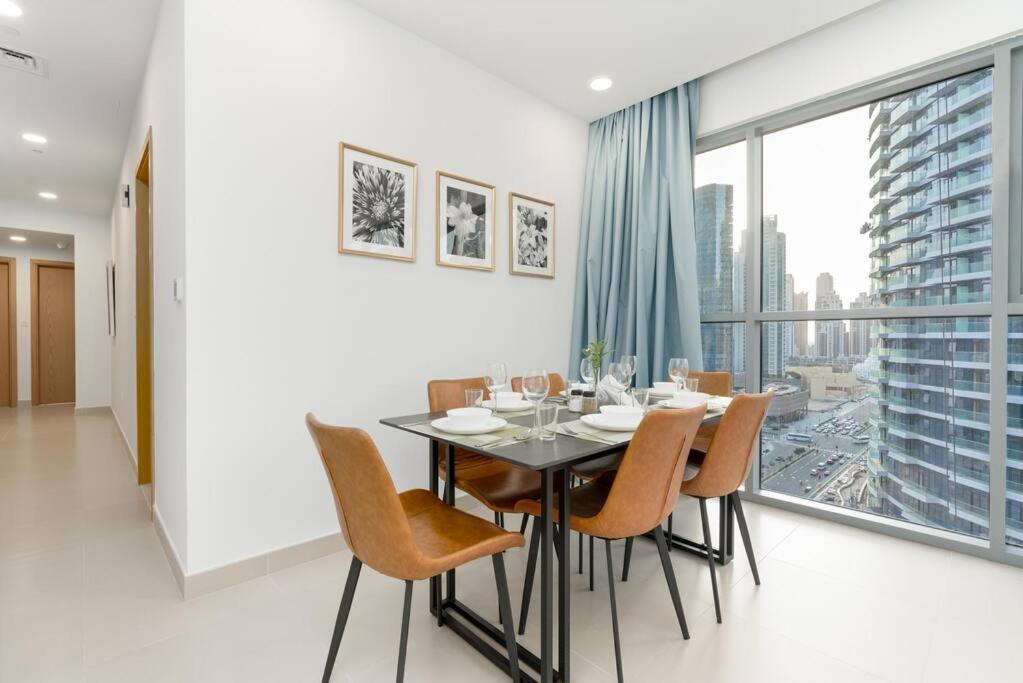 Apartment Spacious 4 Bedrooms Great Location Burj Khalifa View Amazing Pool And Gym, Perfect ! *