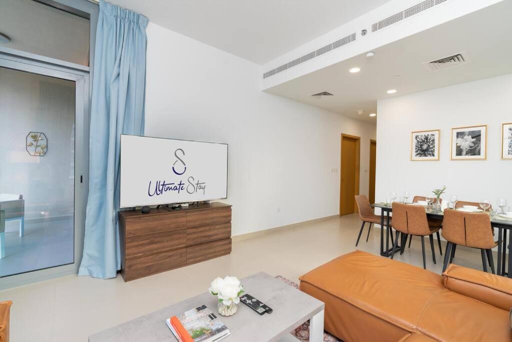 Apartment Spacious 4 Bedrooms Great Location Burj Khalifa View Amazing Pool And Gym, Perfect ! *