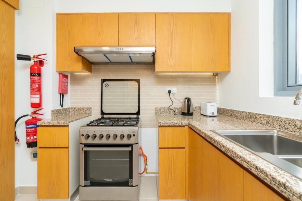 Apartment Spacious 4 Bedrooms Great Location Burj Khalifa View Amazing Pool And Gym, Perfect ! Dubai